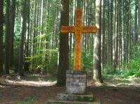 7. croix hommage à la forêt